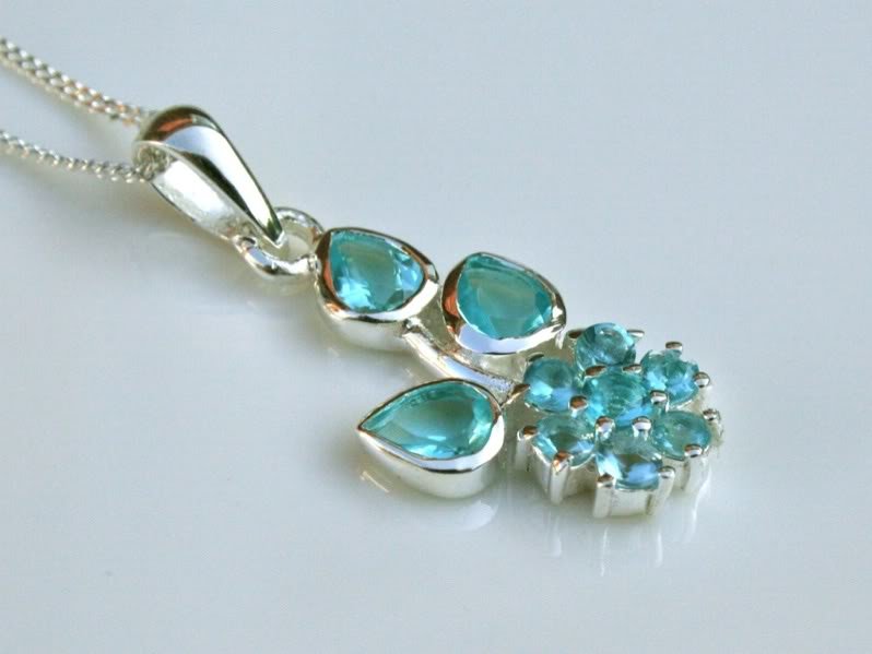 GORGEOUS 925 STERLING SILVER CZ FLOWER PENDANT & CHAIN