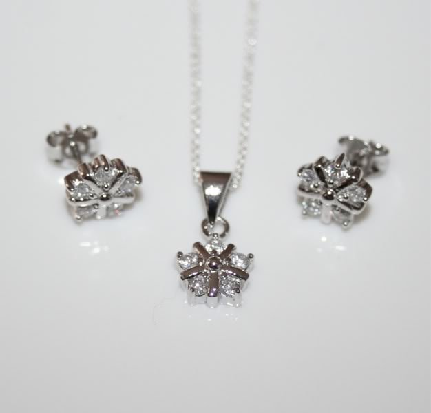 PRETTY STERLING SILVER CZ FLOWER EARRINGS & PENDANT SET