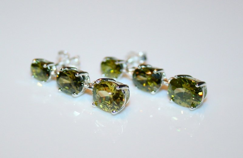 GORGEOUS STERLING SILVER CZ OLIVINE DROP EARRINGSÂ