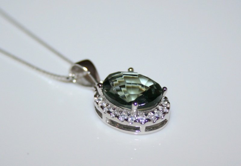 PRETTY STERLING SILVER 5CT Â OVAL CUT FACETED CZ TOURMALINE PENDANT & CHAINÂ