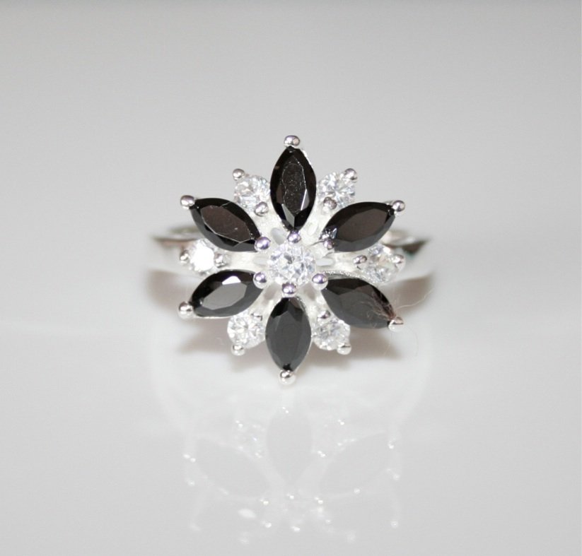 STUNNING STERLING SILVER MARQUISE CUT CZ FLOWER RING SIZE L