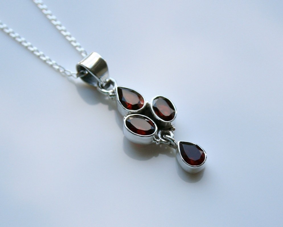 HANDCRAFTED STERLING SILVER Â FACETED GARNET GEMSTONE PENDANT & CHAIN
