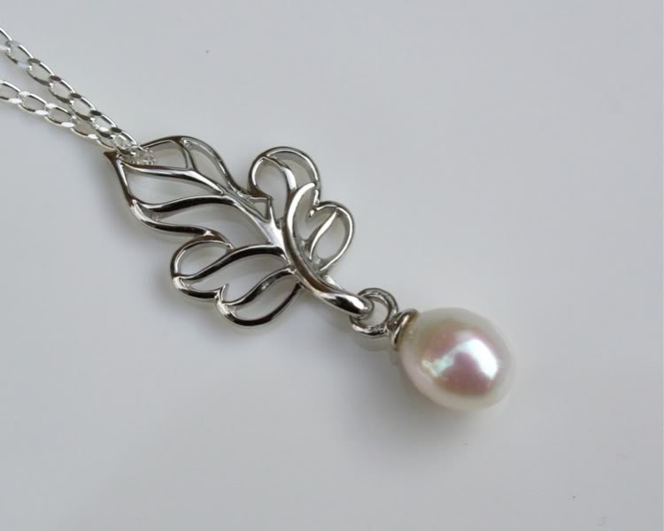 PRETTY 925 SILVER & FRESHWATER PEARL PENDANT & CHAIN