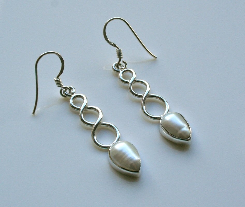 HANDCRAFTED STERLING SILVER AND FRESHWATER PEARL DROP EARRINGS Â