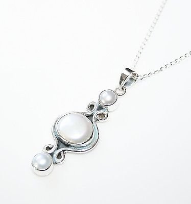 HANDCRAFTED STERLING SILVER FRESHWATER PEARL PENDANT & CHAIN