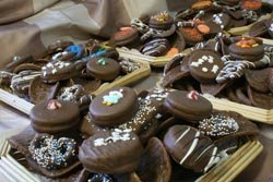 CHOCOLATE ASSORTED GIFT BASKET 1 POUND FRESH
