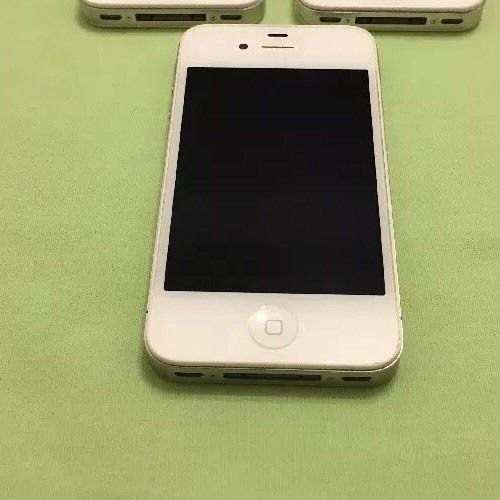 Apple iPhone 4- 16GB - White (Verizon) Smartphone **Read Description**