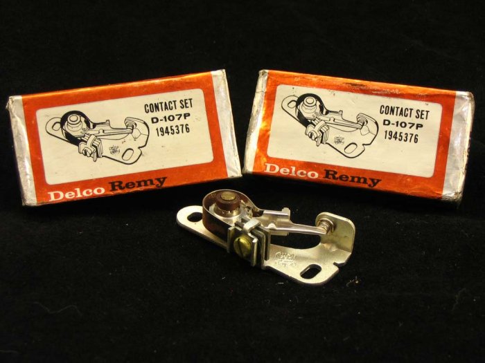 Ignition points (2 contact sets) Delco-Remy D-107P 1945376 NOS