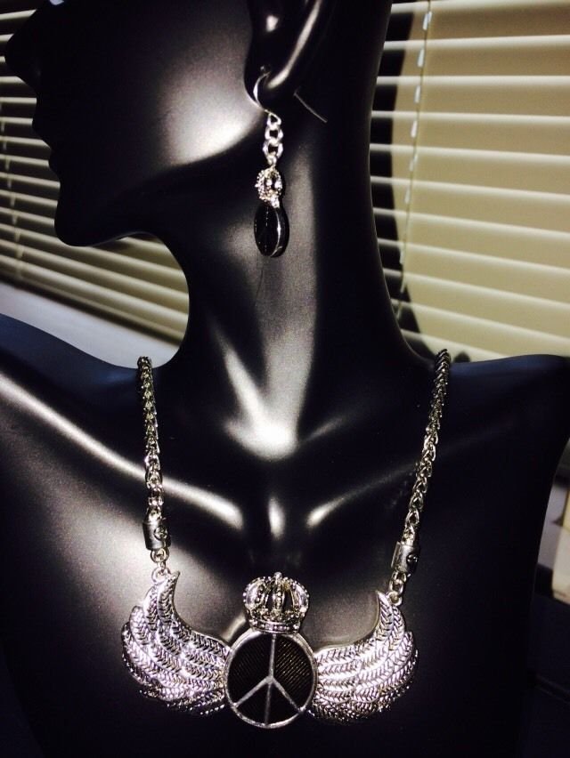 Tattz Neckace and Earrings Set -Peace Symbol Angel Wings