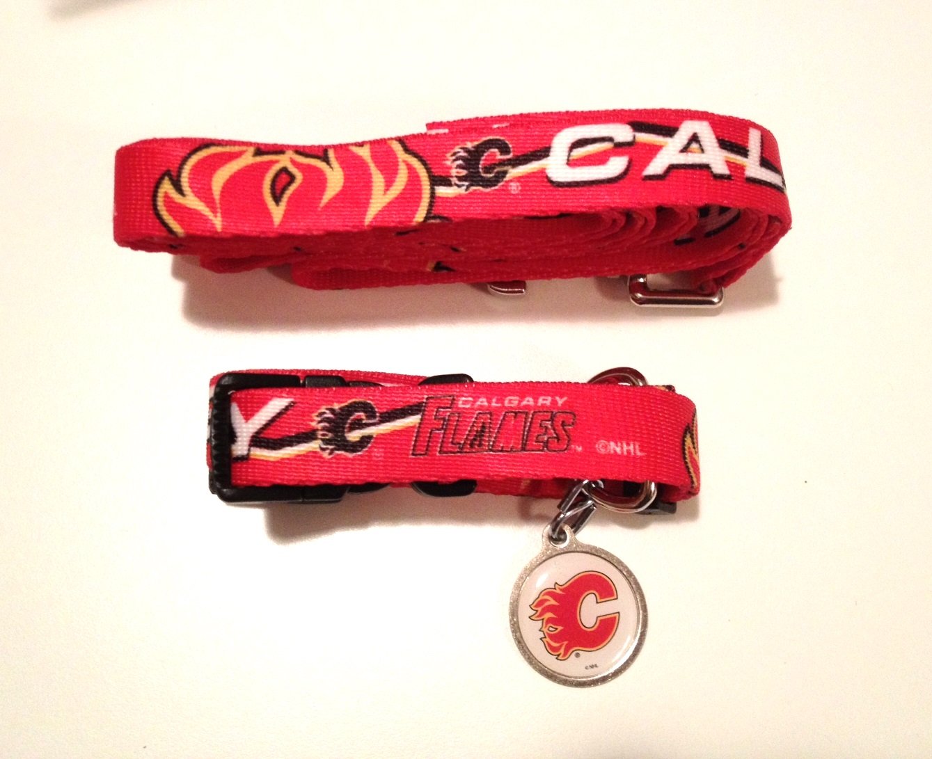Calgary Flames Pet Dog Leash Set Collar ID Tag Gift Size Medium