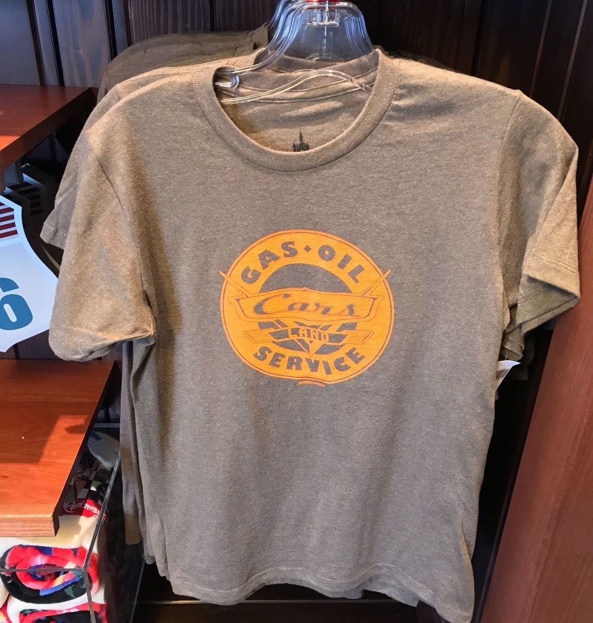 DISNEY PARKS DCA CARS LAND GAS OIL SERVICE RADIATOR SPRINGS MENS SHIRT NEW