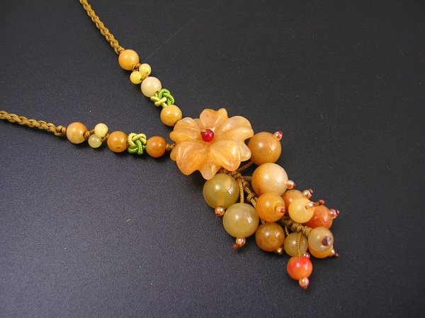DSCN-1636 Yellow Jade Necklace With DropPendant
