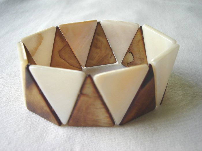 BHX-6002 Natural Shell Bracelet