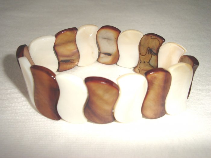 BHX-6025 Natural Shell Bracelet