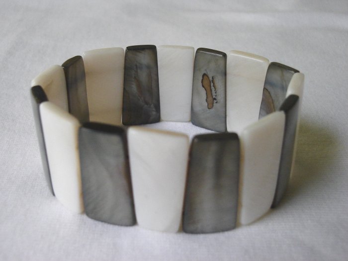 BHX-6017 Natural Shell Bracelet