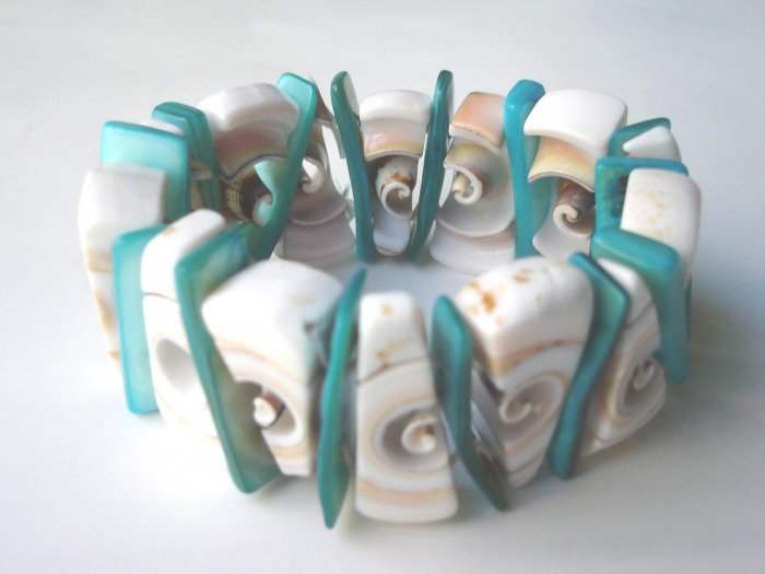 BCQ-9002 Natural Shell Bracelet