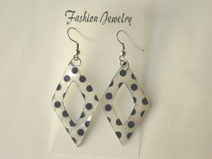 ECL-6006 Natural Shell Earrings