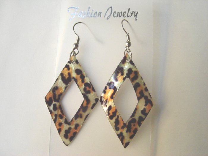 ECL-6008 Natural Shell Earrings