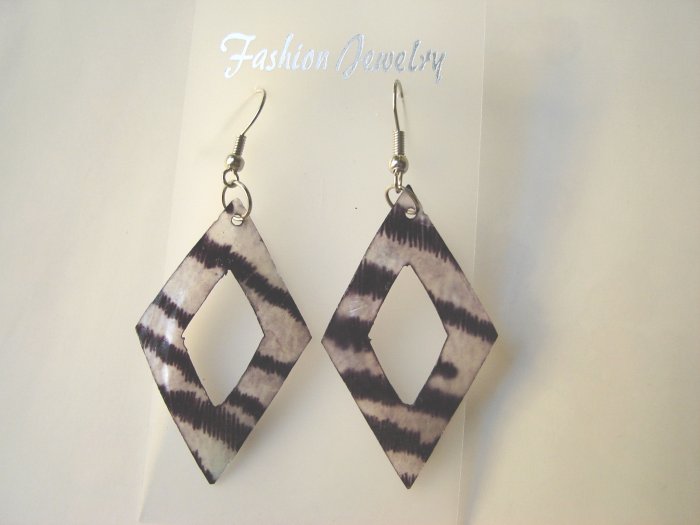 ECL-6009 Natural Shell Earrings