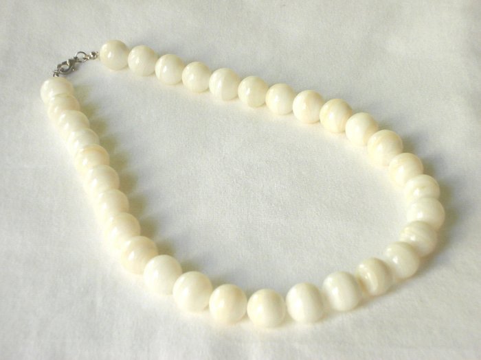 NHX-8001 Natural Shell Large Beads Necklace