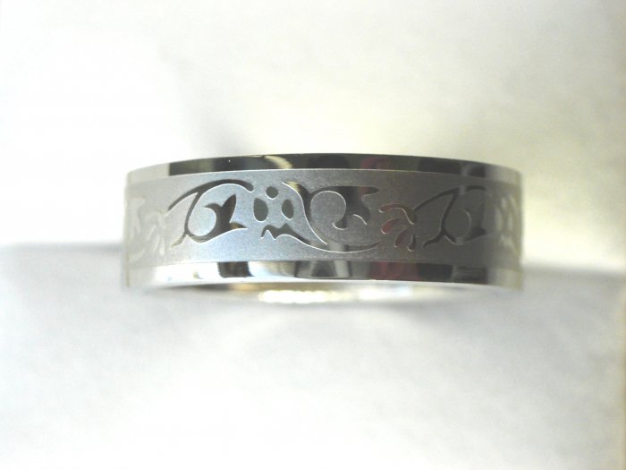 Free shipping---Stainless Steel Flower-Design Wedding Ring