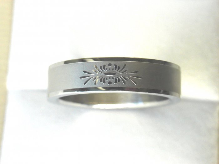 Free shipping--Stainless Steel Flower- Design Wedding Ring