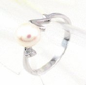 Free shipping--Silver, Pearl and CZ Ring