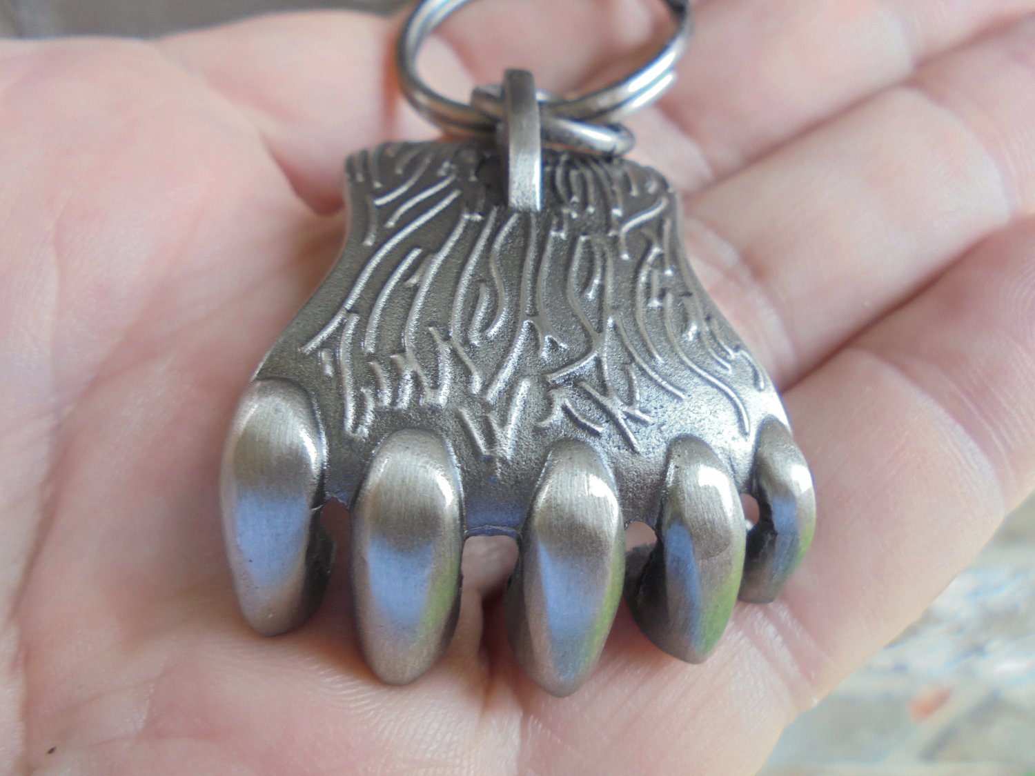 Grizzly Bear Claw Snuff Can Lid Opener Pewter Color