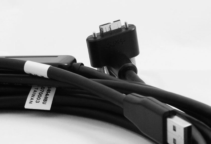 USB 3.0 Active Repeater Cable -A Male to Micro-B Male Extension with Locking - Up Angle - 16Ft (5M)