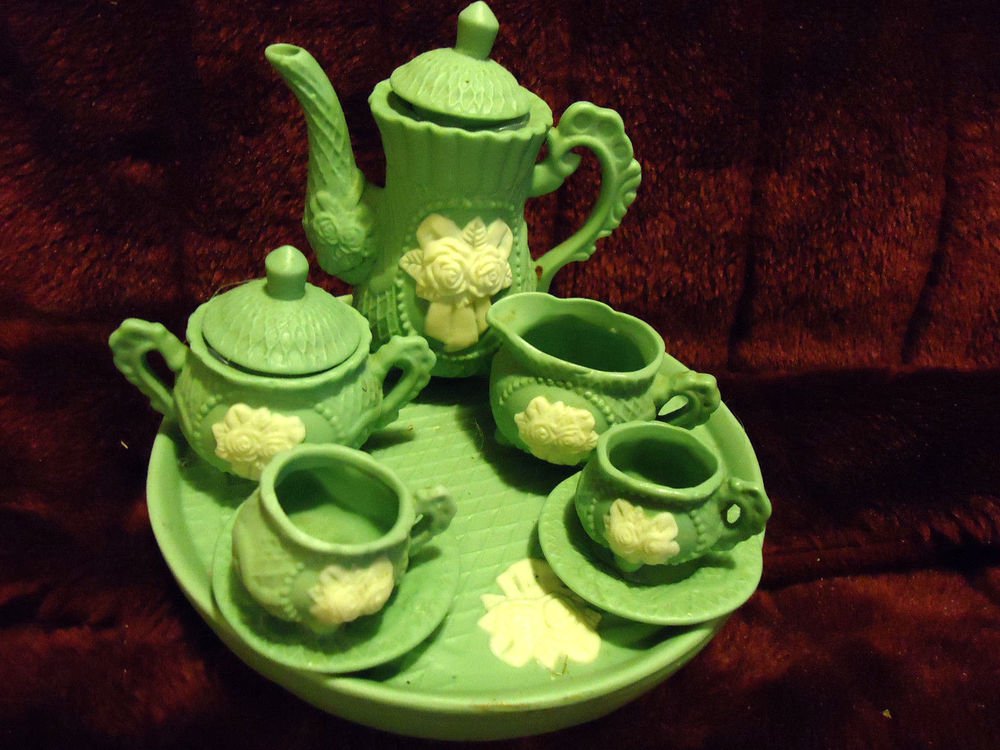 10 PC GREEN/WHITE TEA SET...6" TRAY..4" TALL TEAPOT....NICE ACCENT