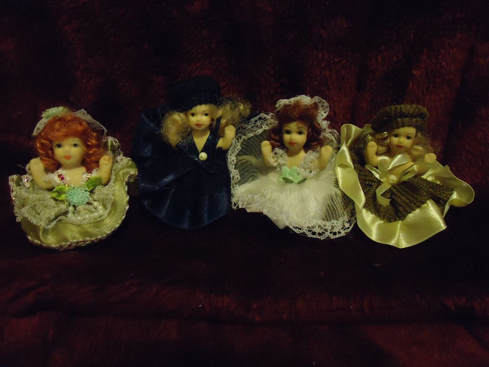 4 SET OF MINATURE PORCELAIN DOLLS..NICE CLOTHES...ALL SITTING....2 1/2" TALL