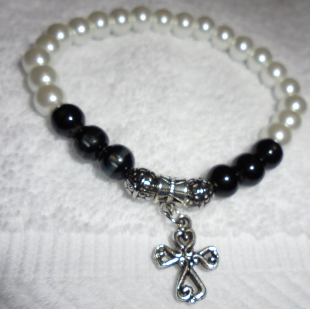 EXPANDABLE LADIES/GIRLS PEARL/SILVER/BLACK BEAD COMFORT CROSS BRACELET...PRETTY