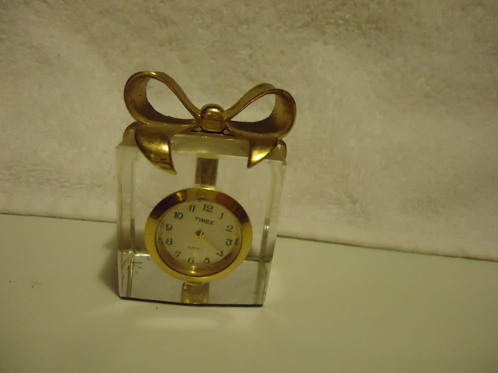 MINATURE TIMEX GIFT BOX CRYSTAL BASKET CLOCK...2 1/4" TALL...