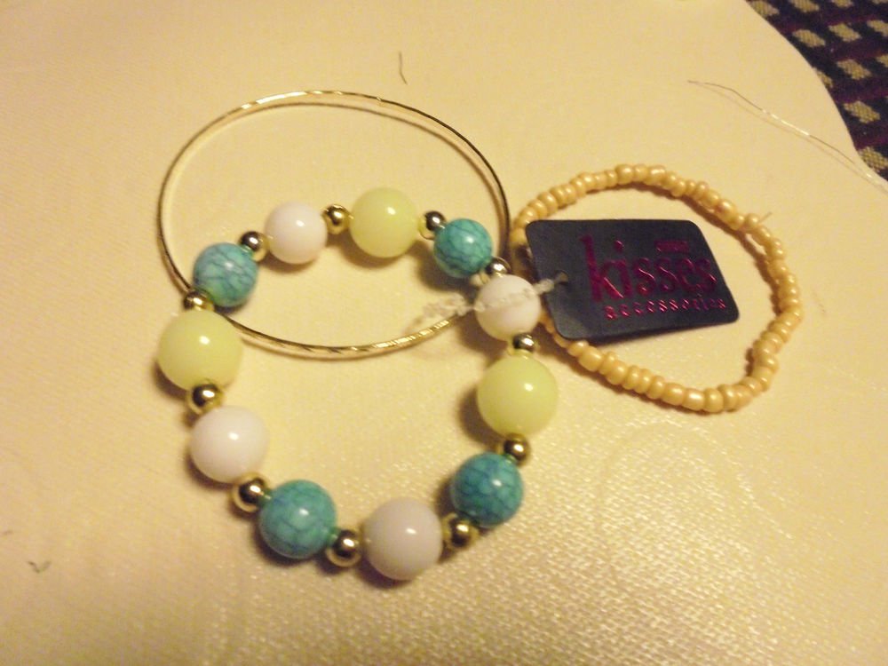 SET OF 3 BRACELETS....HAVE A LOOK...AVAILABLE IN PINK/GREEN OR GR/YELLOW/WHITE