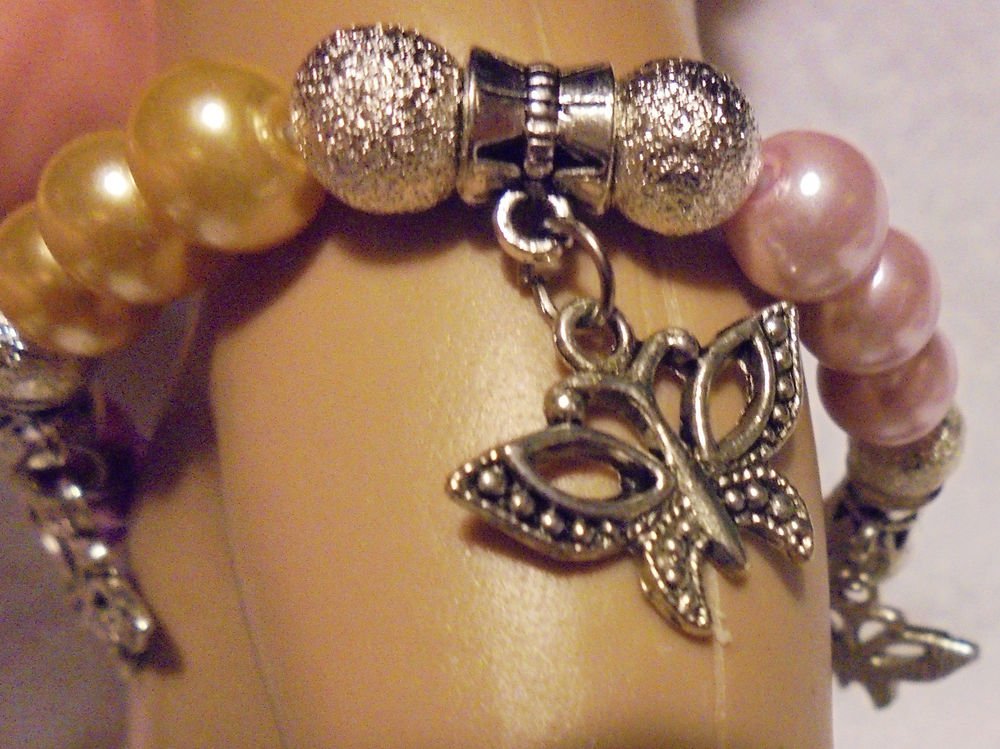 5 COLOR/5 CHARM PEARL/SILVER BUTTERFLY CHARM BRACELET---EXPANDABLE