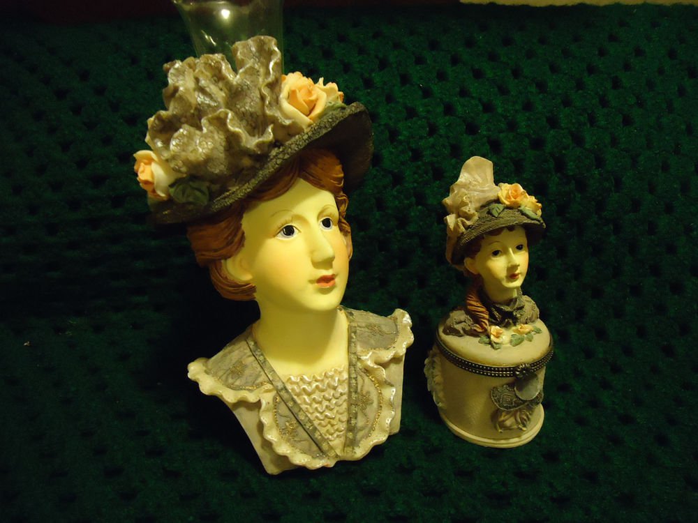 SET-TRINKET BOX & LADY HEADVAS.DETAILED/DELICATE MOLDED...GREAT COLORING..CHINA