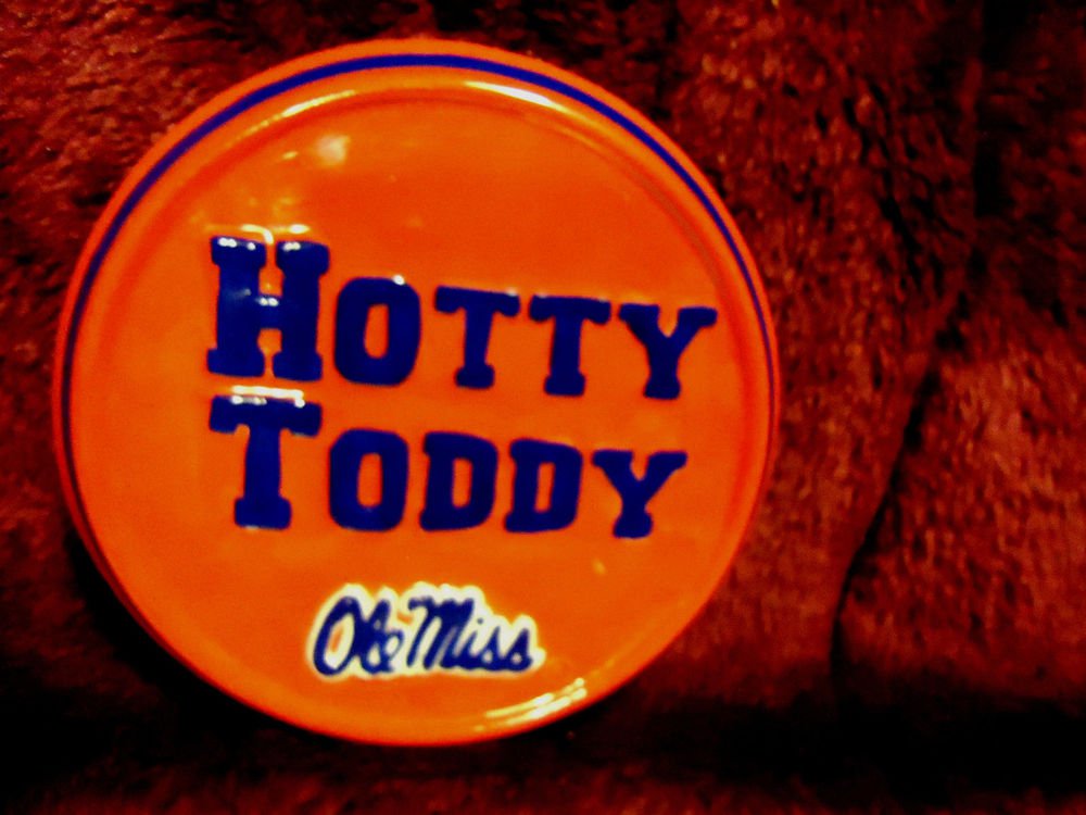 UNIVERSITY OF MISSISSIPPI OLE MISS MINI CERAMIC PLAQUE.RED/BLUE..5" IN DIAMETER