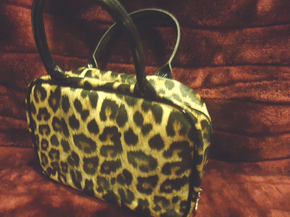 HSN LEOPARD PRINT MAKE UP BAG/CASE WITH HANDLES....SMALL BAGS INSIDE WITH VELCRO