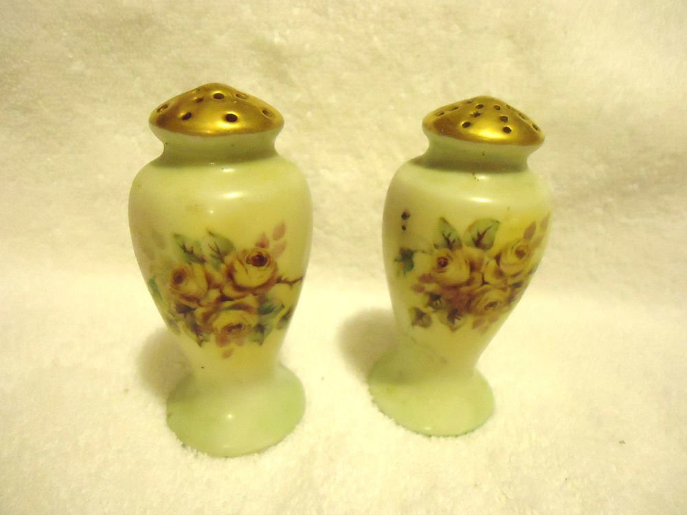 VINTAGE LT GREEN/GOLD PAINTED FLORAL PORCELAIN SALT PEPPER SHAKER SET-DELICATE
