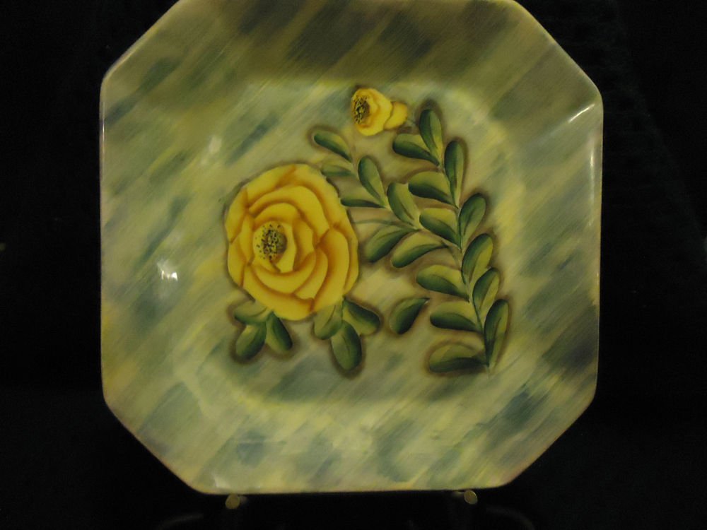 BEAUTIFUL GOLD/GREEN FLORAL HANDPAINTED OCTAGON PLATE WITH STAND...10" ACROSS