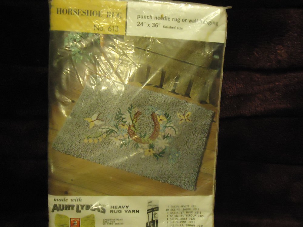 HORSESHOE..AUNT LYDIA'S PUNCH NEEDLE/WALL HANGING KIT...#613...24" X 36"