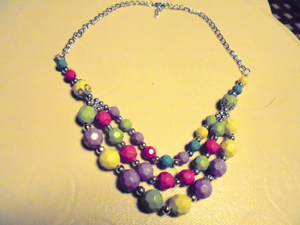 THREE ROWS MULTI COLOR DECORATIVE LADIES NECKLACE...APP 18"...HAS EXTENDER..