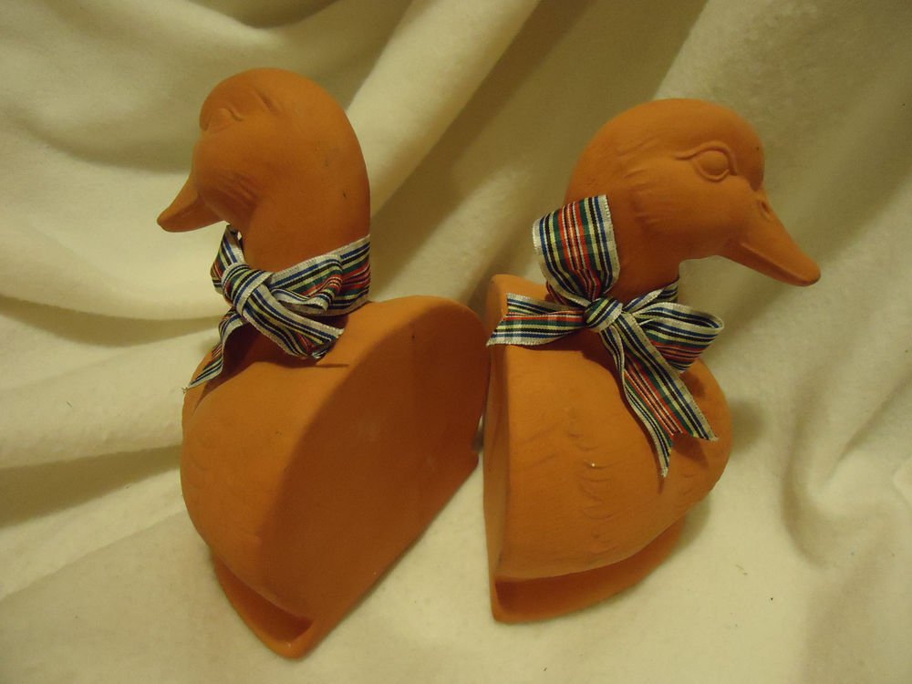 NICE TERRA COTTA GEESE/DUCKS BOOKENDS WITH BOW AROUND NECK...NICE SIZE