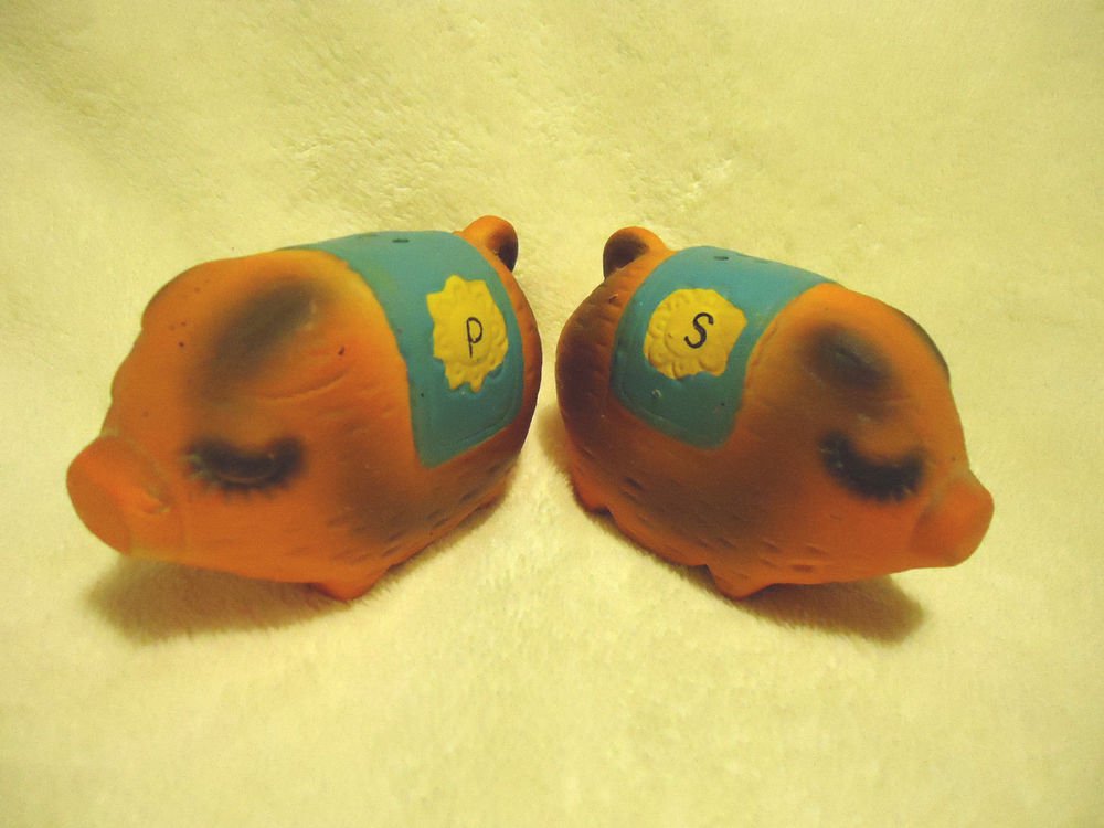 VINTAGE BROWNTONE PIG SALT & PEPPER SHAKERS.....NICE COLORING
