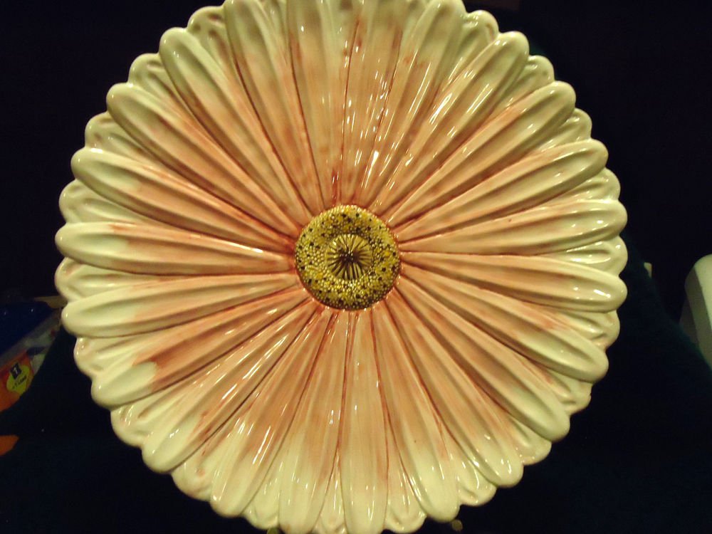 BEAUTIFUL 14" FLOWER PETAL-PINK/WHITE DECORATIVE PLATE BY BOMBAY COMPANY-CERAMIC