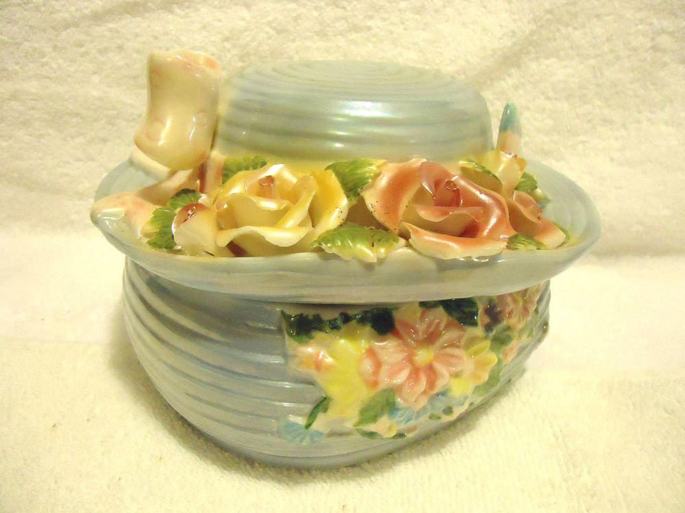 STUNNING PORCELAIN JEWELRY/RING TRINKET BOX SHAPED LIKE HIT WITH BOW, FLOWERS...