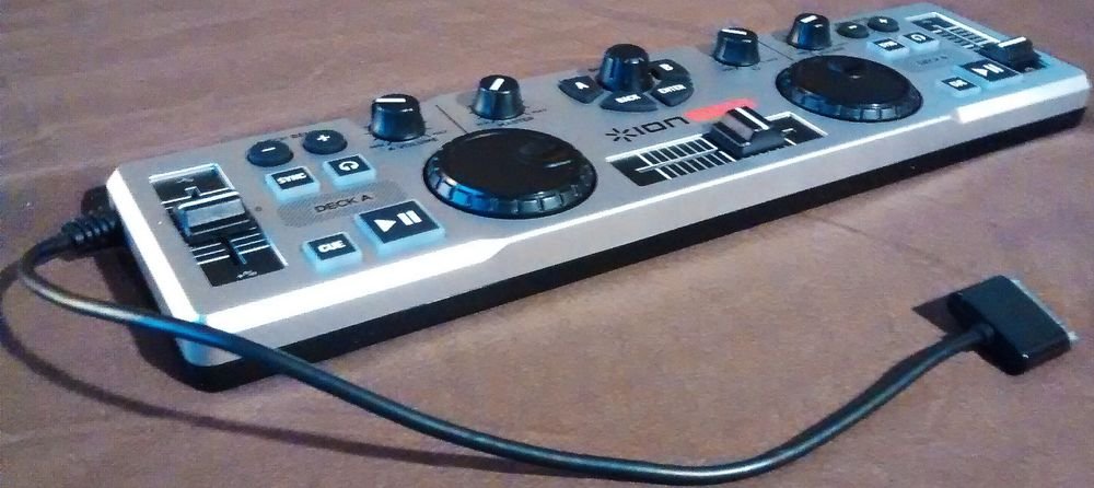 ION AUDIO iDJ2GO Attachable Sound Enhancing DJ System for Touch iDevices