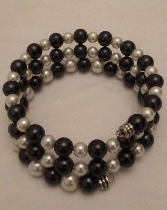 Black and White Pearls Memory Wire Bracelet