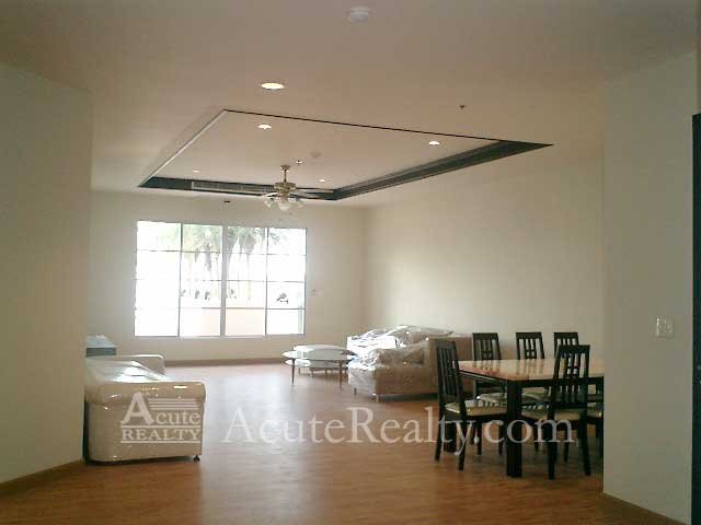 Sukhumvit 18 (near BTS & MRT station)