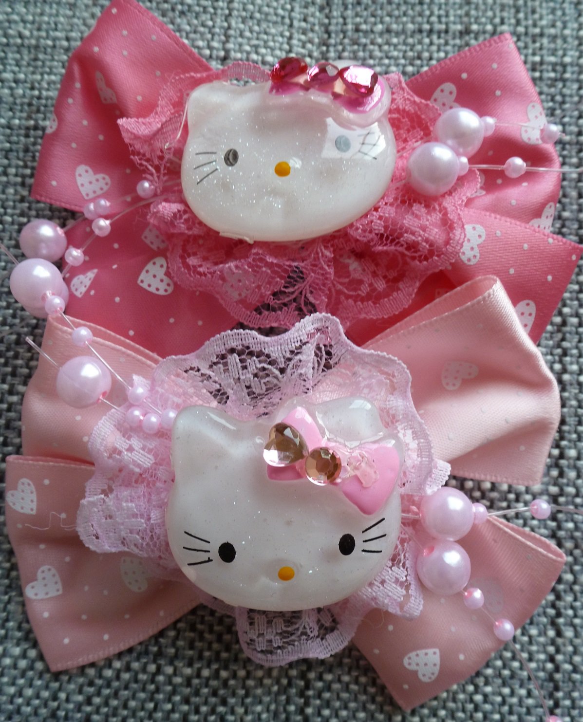 2 Hello Kitty Hair Ornament Clips Bows in Pink for Girls Alligator Clip